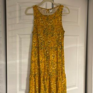 Yellow floral sleeveless dress . Like new keyhole button back .